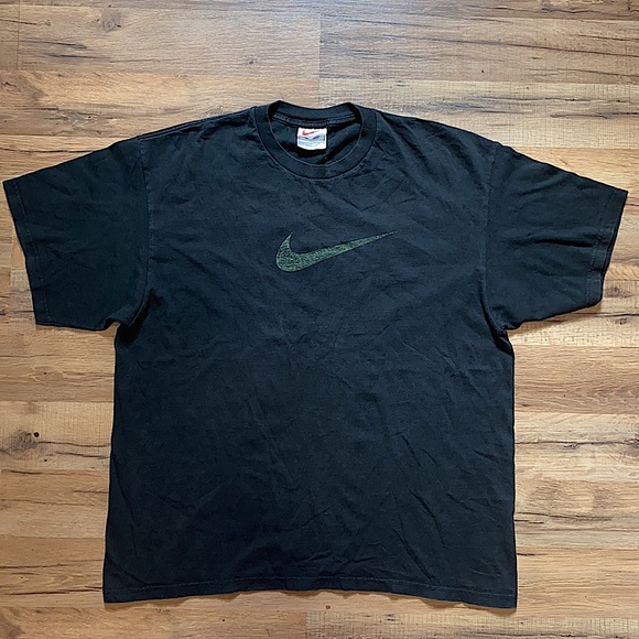 Nike Other - 90s center swoosh short sleeve shirt